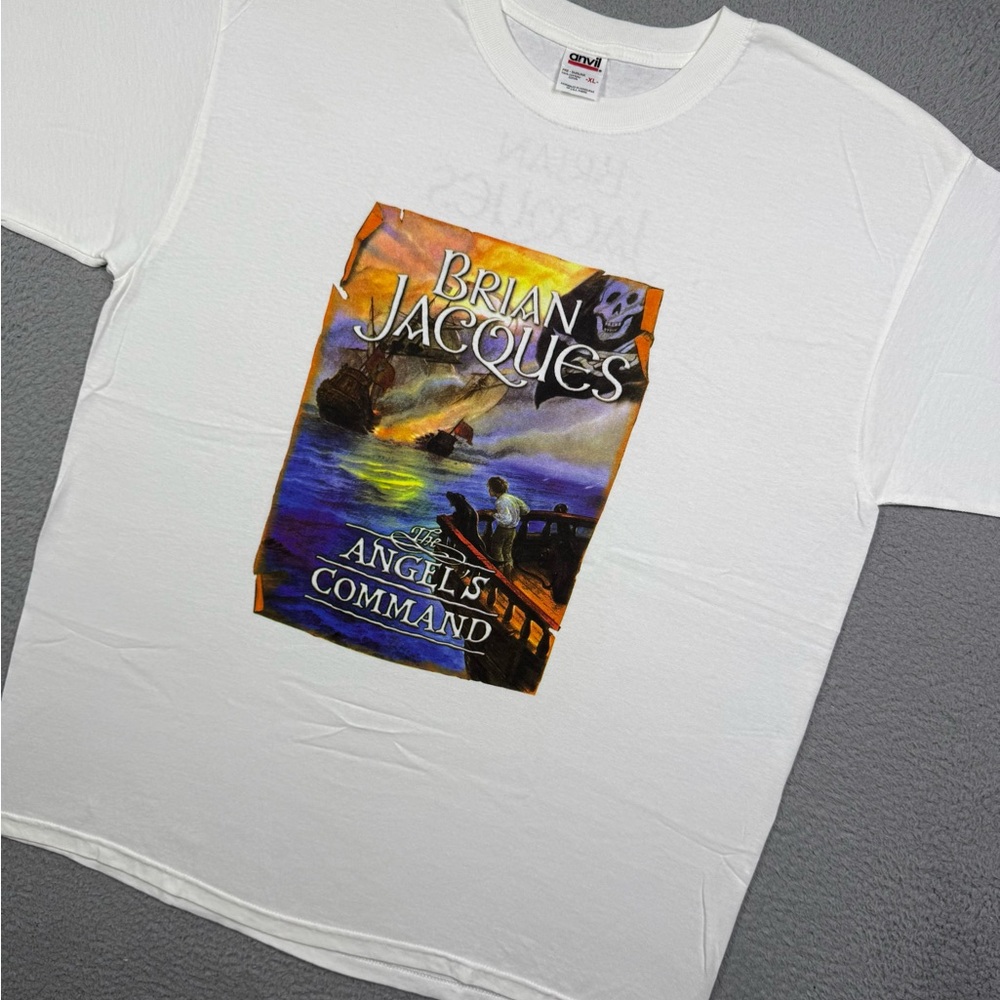 Vintage The Angel's Command Brian Jacques book T-shirt
